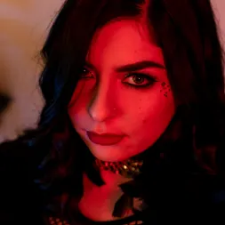 Keira Croft en Botín de doble función (foto 4) Keira Croft en 'Evil Angel' Botín de doble función (Miniatura 4)