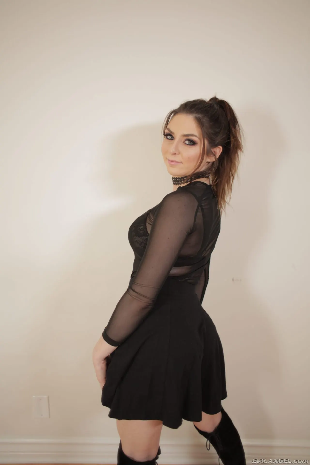 Evil Angel 'Pequeños chorros' protagonizando Keira Croft (foto 70)