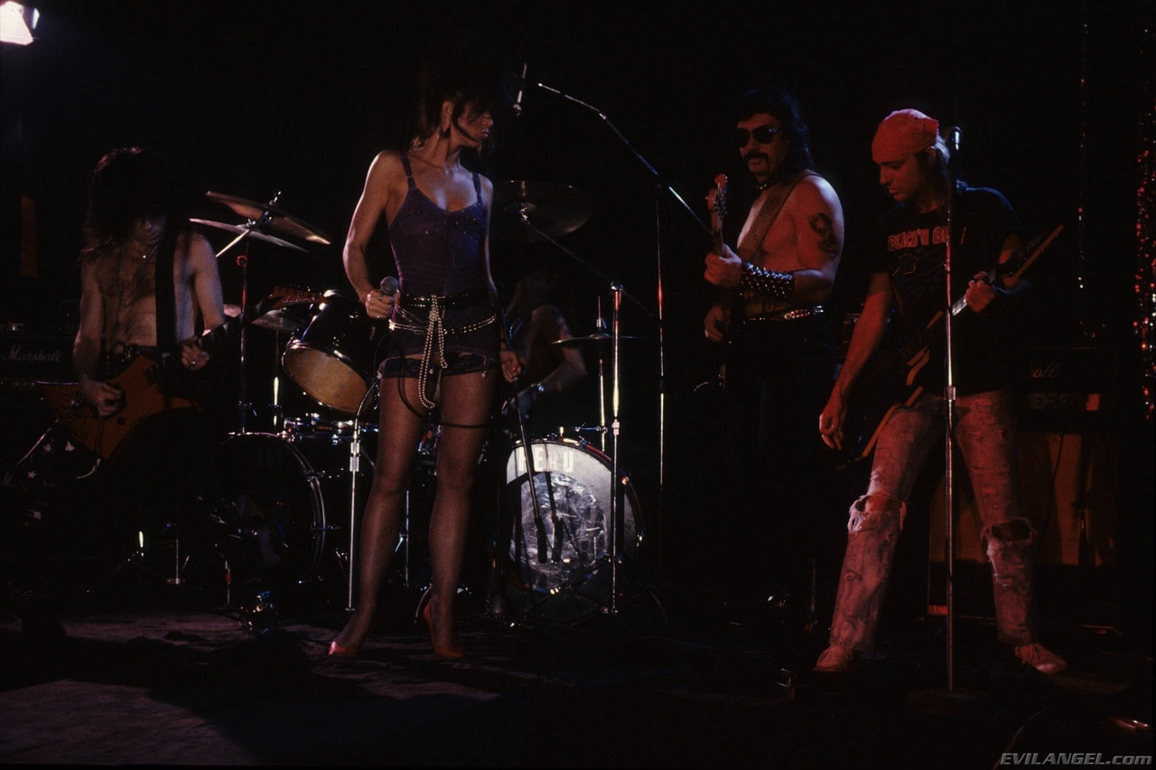 Keisha en 'Evil Angel' El paraíso del rock and roll (Miniatura 91)