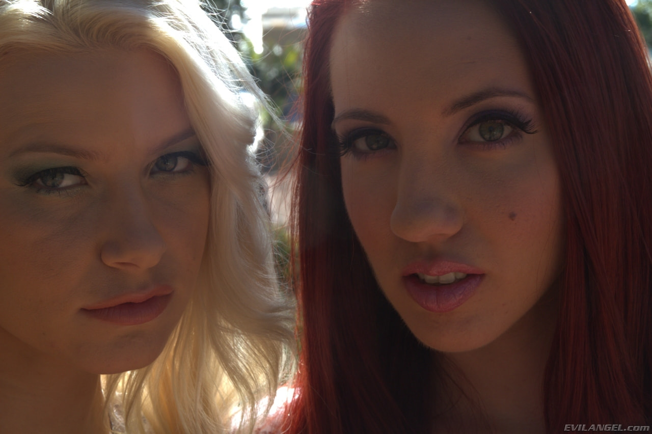 Kelly Divine en 'Evil Angel' Club de doble espéculo (Miniatura 4)