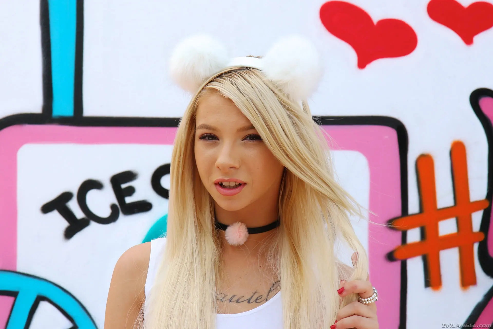 Evil Angel 'Bellezas de perforación 4' protagonizando Kenzie Reeves (foto 16)