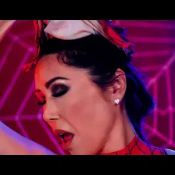 Kianna Dior en 'Evil Angel' Halloween SpiderGirl Parody (Miniatura 2)