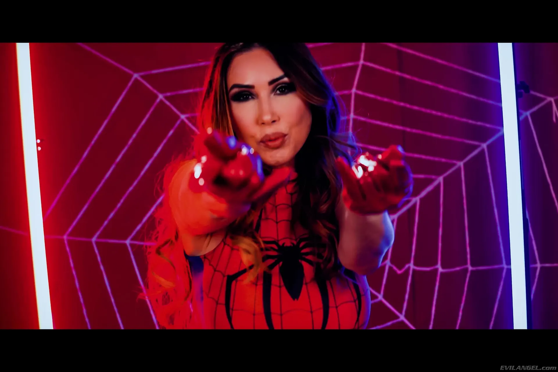 Evil Angel 'Halloween SpiderGirl Parody' protagonizando Kianna Dior (foto 4)