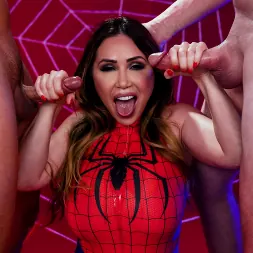 Kianna Dior en 'Evil Angel' Halloween SpiderGirl Parody (Miniatura 12)