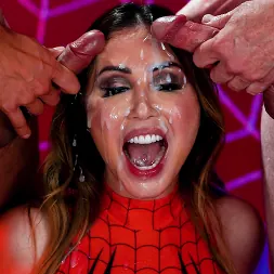 Kianna Dior en 'Evil Angel' Halloween SpiderGirl Parody (Miniatura 15)
