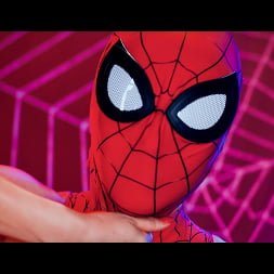 Kianna Dior en 'Evil Angel' Parodia de Kianna Dior halloween spidergirl (Miniatura 1)