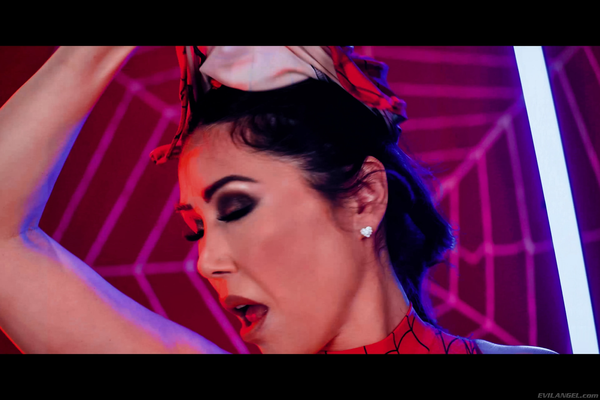 Kianna Dior en 'Evil Angel' Parodia de Kianna Dior halloween spidergirl (Miniatura 2)