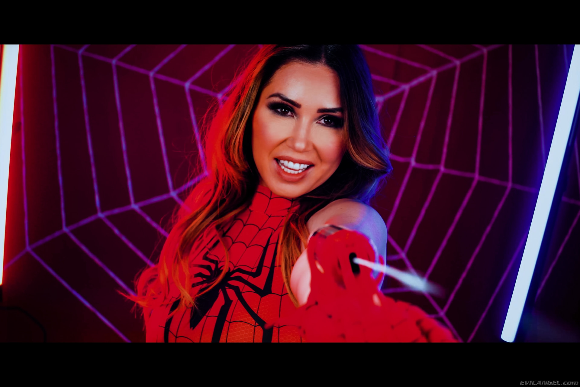 Kianna Dior en 'Evil Angel' Parodia de Kianna Dior halloween spidergirl (Miniatura 5)