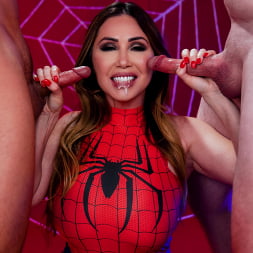Kianna Dior en 'Evil Angel' Parodia de Kianna Dior halloween spidergirl (Miniatura 8)