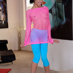 Kira Noir en 'Evil Angel' Los adolescentes anales de Mick 3 (Miniatura 27)