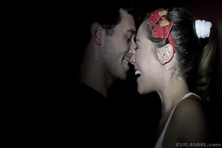 Kristina Rose en 'Maltratado 4' from 'Evil Angel' (foto 1) Evil Angel 'Maltratado 4' protagonizando Kristina Rose (foto 1)