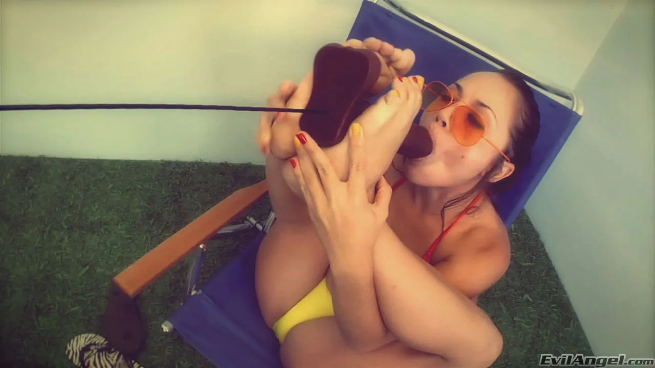 Kristina Rose en 'Trabajos ocasionales 5' from 'Evil Angel' (foto 2) Evil Angel 'Trabajos ocasionales 5' protagonizando Kristina Rose (foto 2)