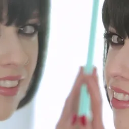 Larkin Love en 'Evil Angel' Ella se traga el esperma (Miniatura 1)