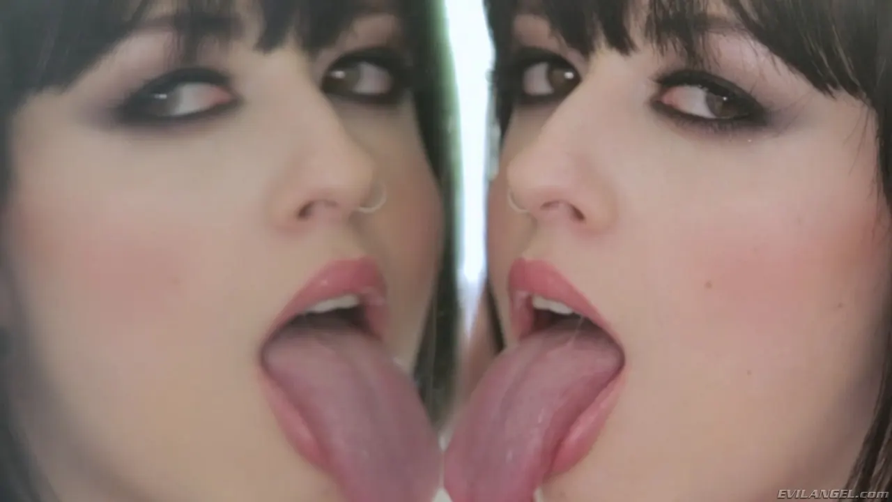 Larkin Love en 'Ella se traga el esperma' from 'Evil Angel' (foto 3) Evil Angel 'Ella se traga el esperma' protagonizando Larkin Love (foto 3)