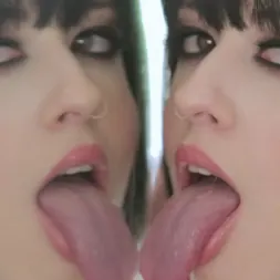 Larkin Love en 'Evil Angel' Ella se traga el esperma (Miniatura 3)