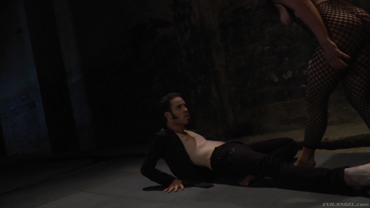 Lea Lexis en 'Evil Angel' Voraz - Temporada 2 Episodio 14 (Miniatura 15)