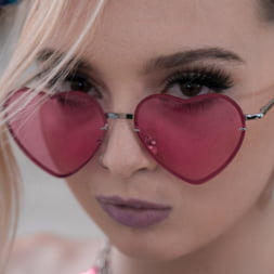 Lexi Lore en 'Evil Angel' Pistola azotada (Miniatura 24)