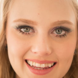 Lily Rader en 'Evil Angel' Hookup Hotshot: Sé una puta, haz lo que quieras (Miniatura 4)