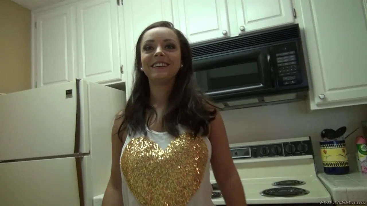 Liza del Sierra in 'Raw 11' from 'Evil Angel' (Photo 2) Evil Angel 'Raw 11' starring Liza del Sierra (Photo 2)