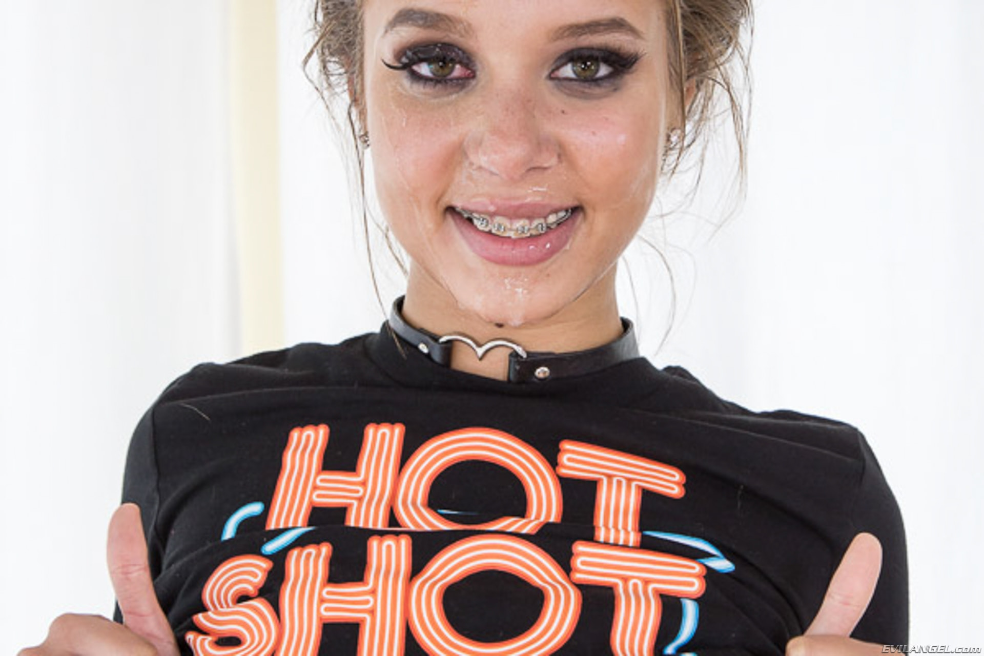 Liza Rowe en 'Evil Angel' Solicitud de amistad para Facefuck (Miniatura 12)