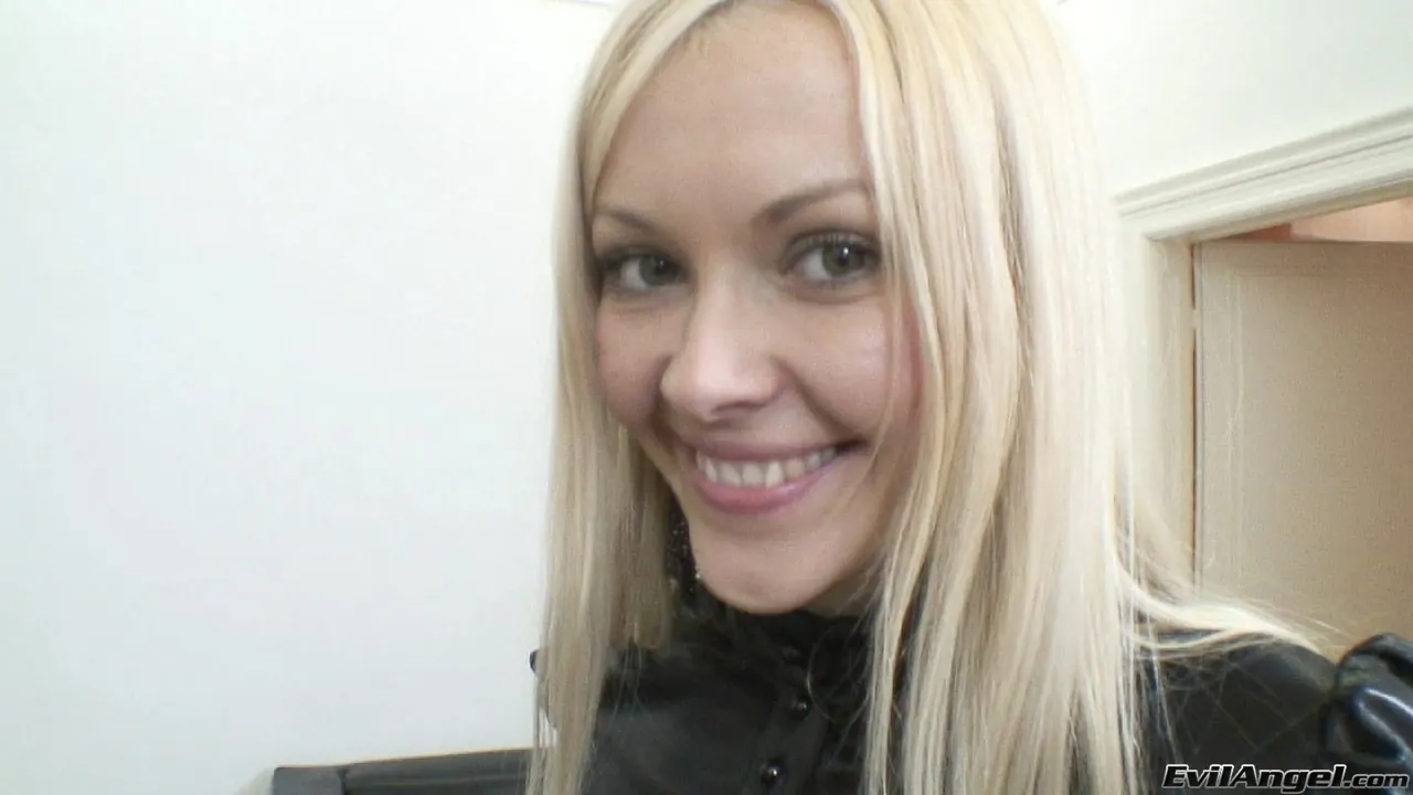 Evil Angel 'El punto de vista de Rocco' protagonizando Logan A (foto 1)