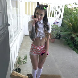 Luna Lovely en 'Evil Angel' Hookup Hotshot: nos conocimos en la red (Miniatura 3)