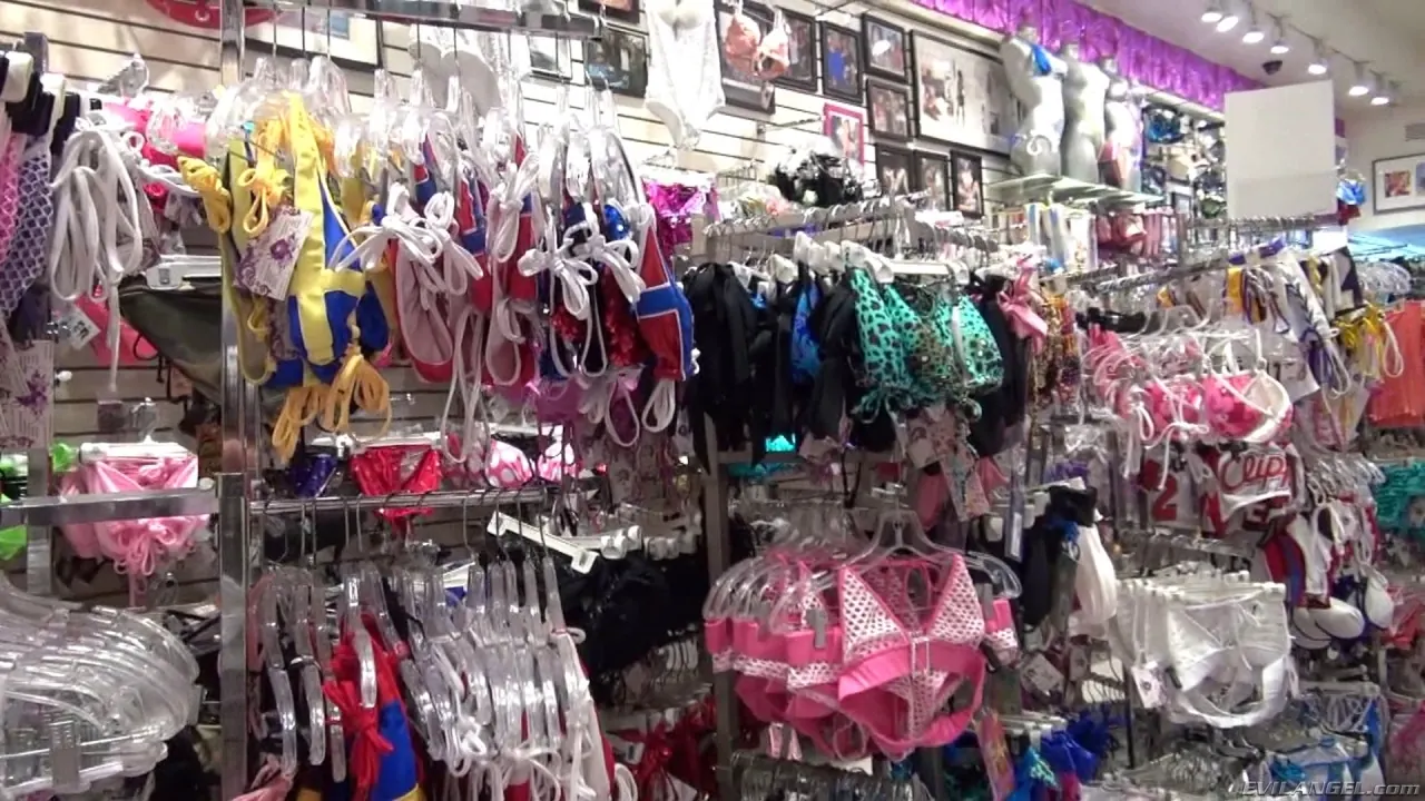 Evil Angel 'Raw 11' starring Marica (Photo 5)