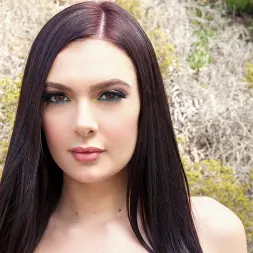 Marley Brinx en Sabio anal (foto 1) Marley Brinx en 'Evil Angel' Sabio anal (Miniatura 1)