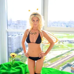 Maya F en 'Evil Angel' Maya B Solista (Miniatura 1)