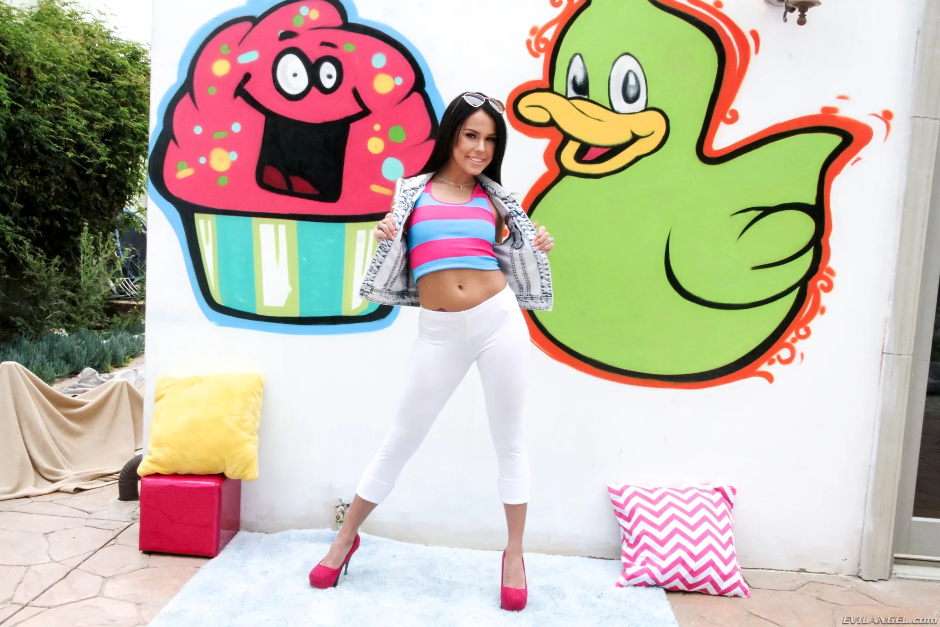 Evil Angel 'Malos de la puerta trasera 02' protagonizando Megan Rain (foto 1)