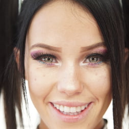 Megan Rain en 'Evil Angel' Hotshot de conexión: sobrecarga de ternura (Miniatura 1)