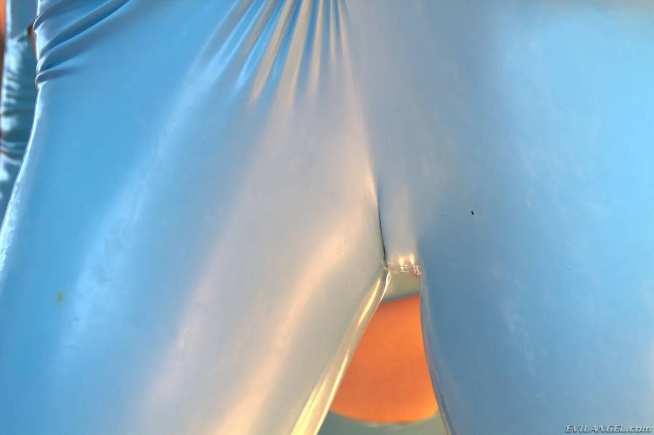 Melody Jordan en 'Clase de estiramiento 14' from 'Evil Angel' (foto 32) Evil Angel 'Clase de estiramiento 14' protagonizando Melody Jordan (foto 32)