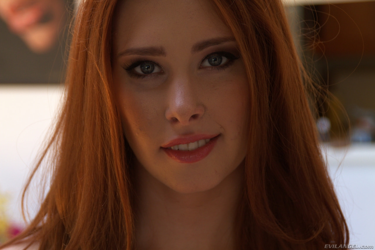 Melody Jordan en 'Evil Angel' Clase de estiramiento 14 (Miniatura 1)