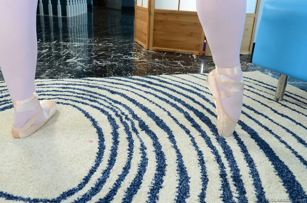 Evil Angel 'La fiesta del culo' protagonizando Melody Jordan (foto 32)