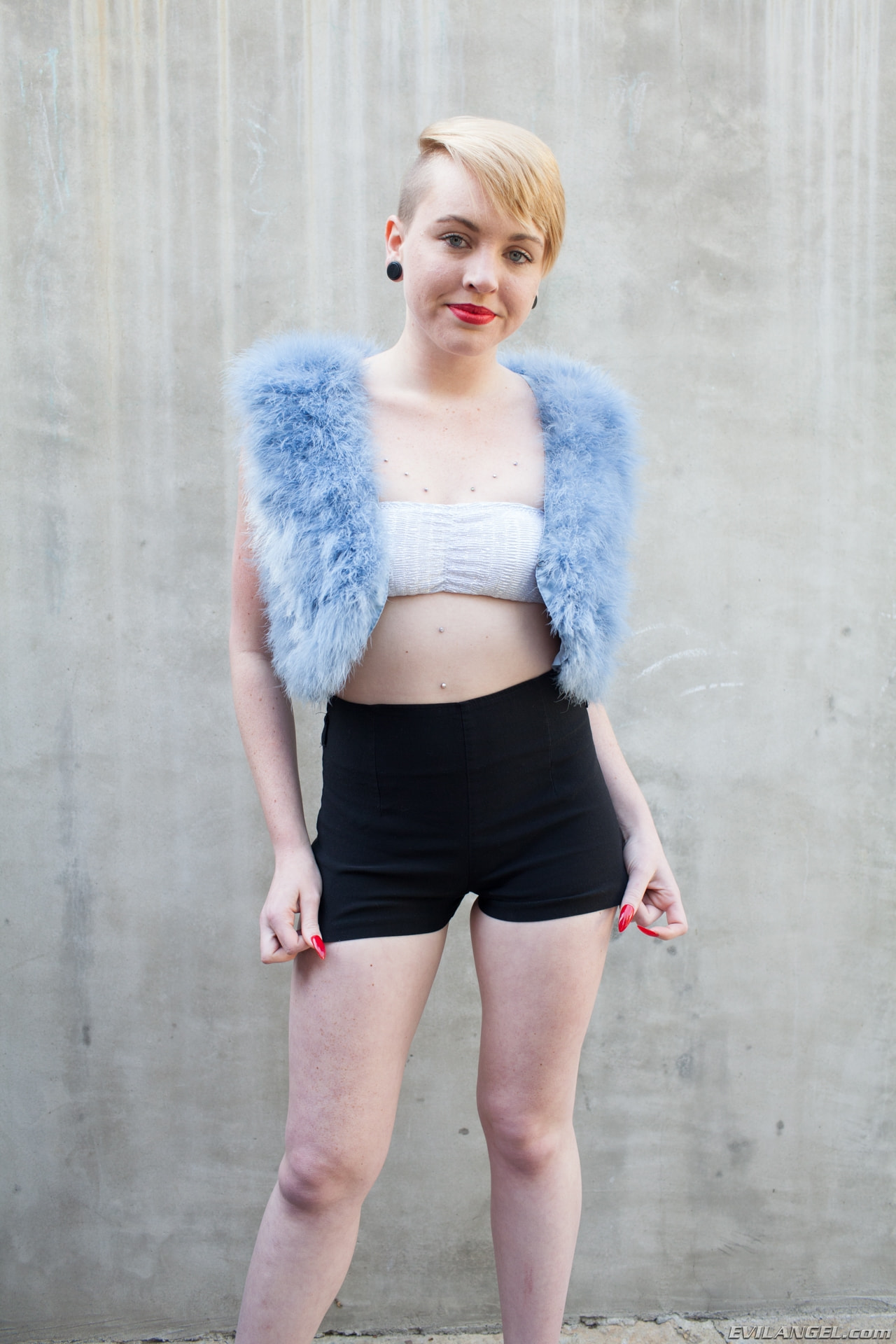 Miley May en 'Evil Angel' Trabajos ocasionales 6 (Miniatura 1)