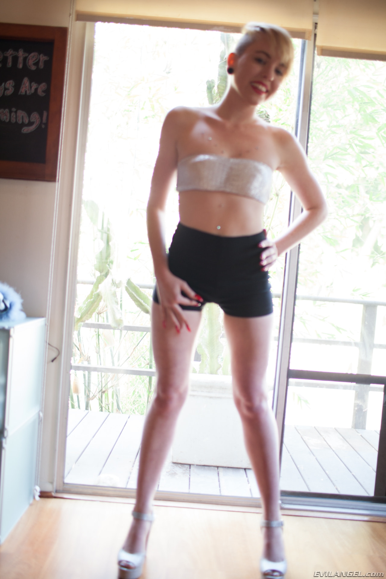 Miley May en 'Evil Angel' Trabajos ocasionales 6 (Miniatura 60)