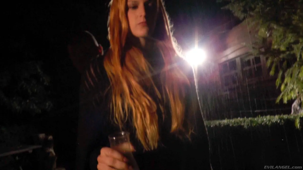 Mira en 'Voraz - Temporada 2 Episodio 6' from 'Evil Angel' (foto 1) Evil Angel 'Voraz - Temporada 2 Episodio 6' protagonizando Mira (foto 1)