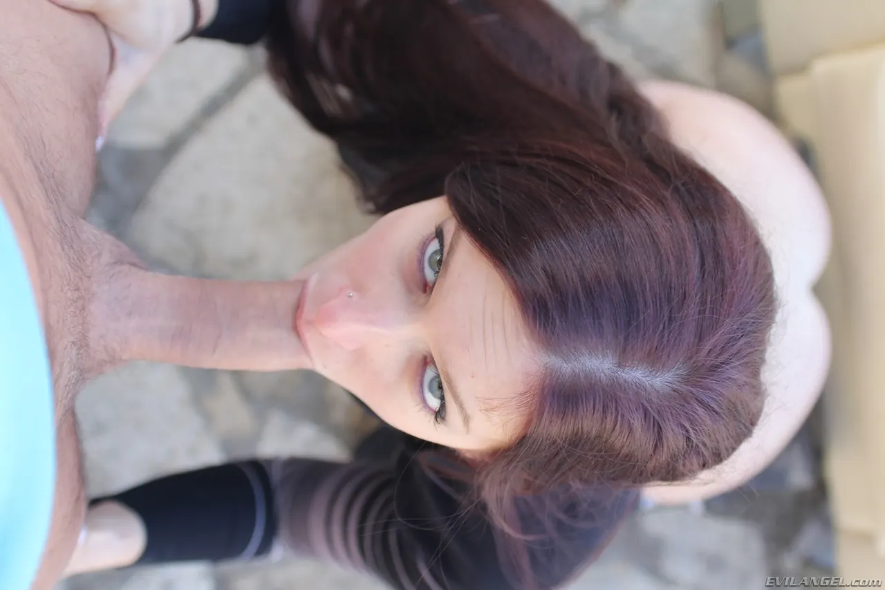 Mira C en 'La visión de Perry' from 'Evil Angel' (foto 12) Evil Angel 'La visión de Perry' protagonizando Mira C (foto 12)