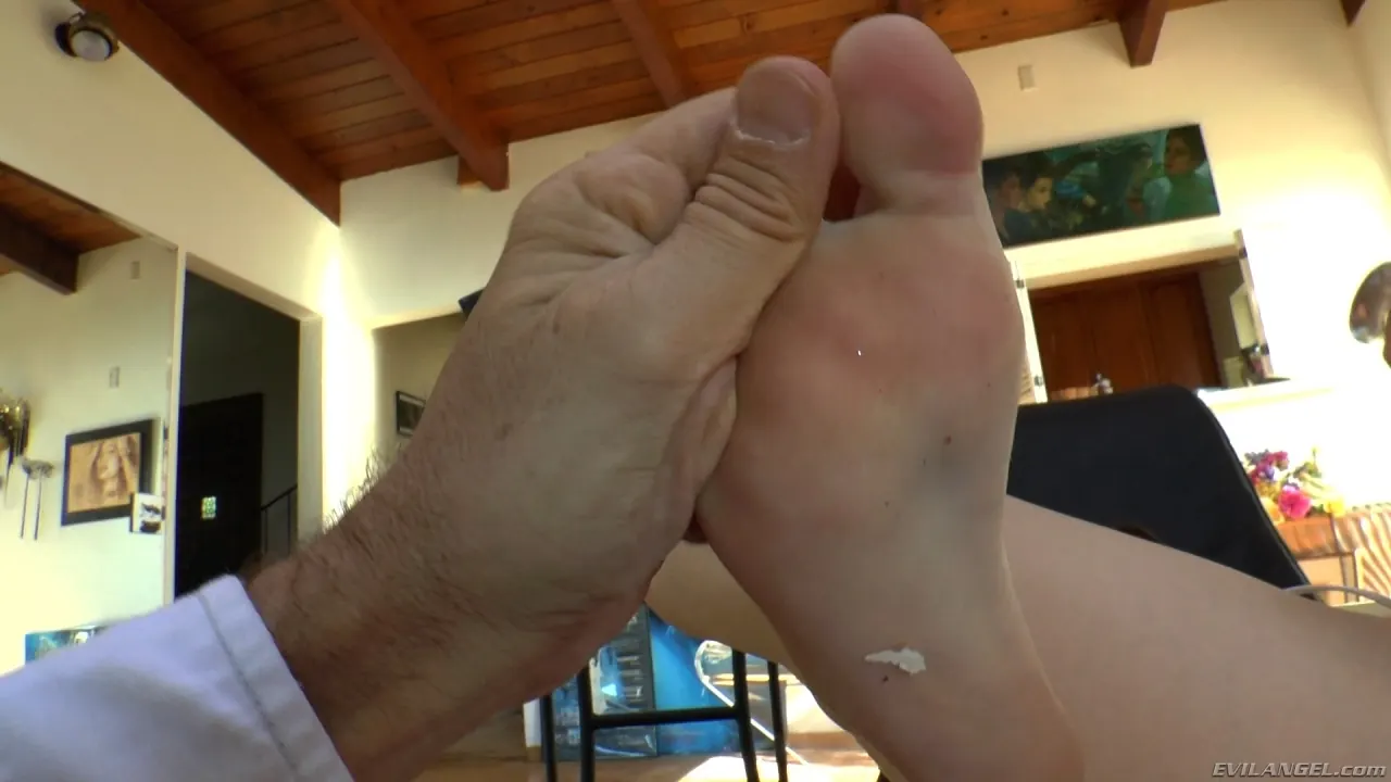 Evil Angel 'Buttman se centró en 11' protagonizando Monica Santhiago (foto 10)