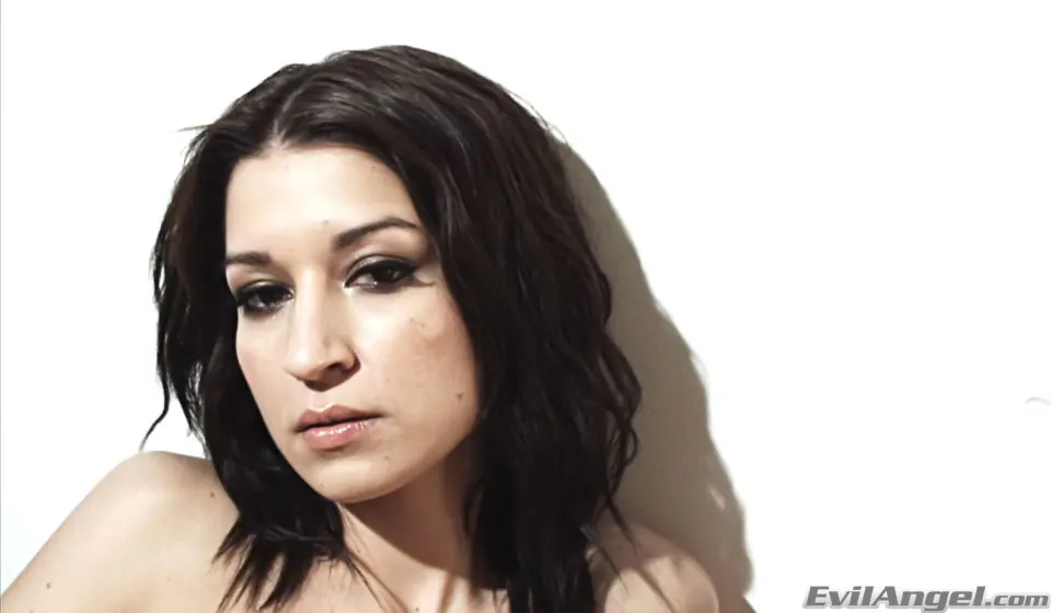 Monique Alexander en 'Fanático del fetiche 8' from 'Evil Angel' (foto 2) Evil Angel 'Fanático del fetiche 8' protagonizando Monique Alexander (foto 2)