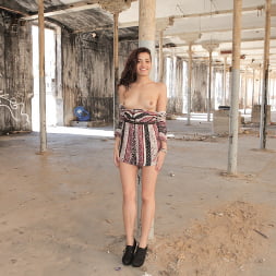 Penelope Cum en 'Evil Angel' La calle de Nacho legal (Miniatura 1)