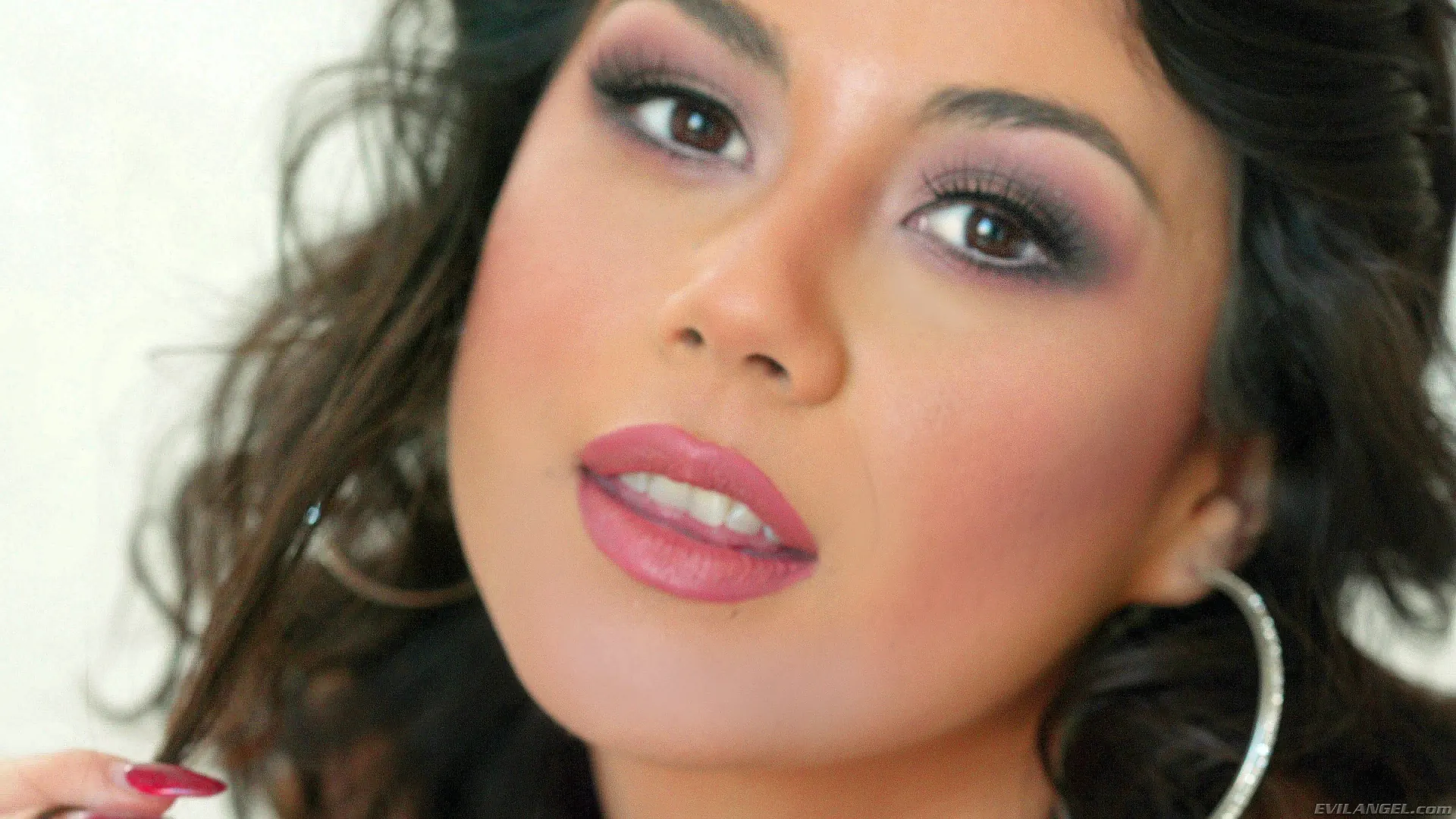 Evil Angel 'Fantasía facial 02' protagonizando Penelope Reed (foto 4)