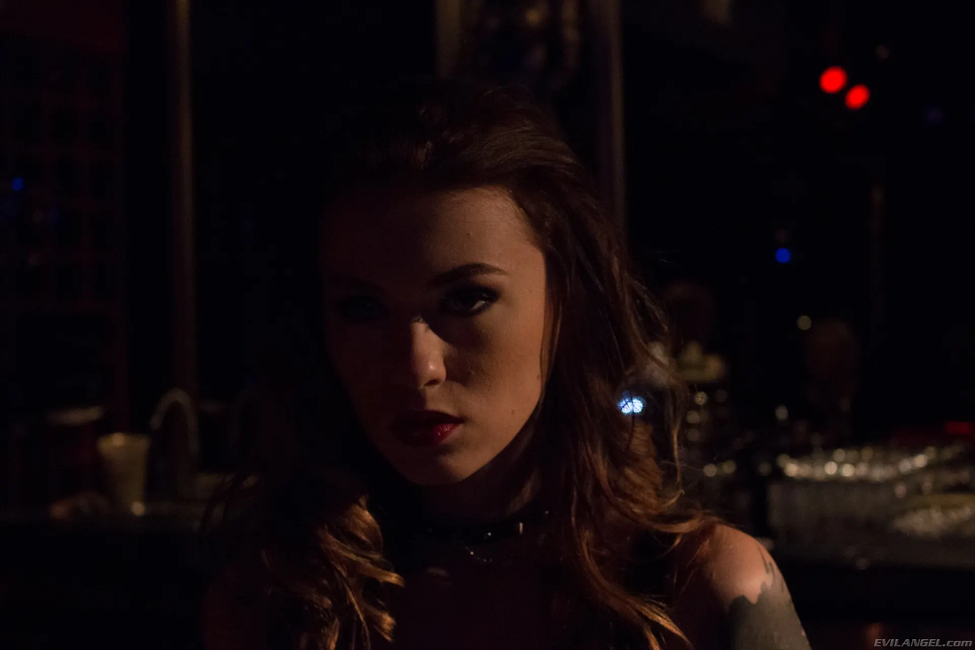 Evil Angel 'Duro de amor' protagonizando Proxy Paige (foto 6)