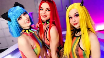 Purple Bitch en '3 bellezas se divierten en una fiesta en la piscina con consoladores'