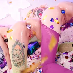 Purple Bitch en 'Evil Angel' Fiesta de sexo lésbico con la perra morada (Miniatura 2)