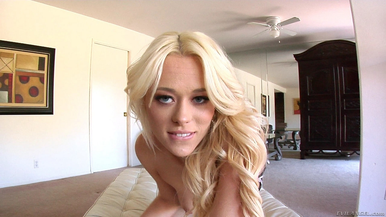Rebecca Blue en 'Evil Angel' Follando la garganta 3 (Miniatura 4)
