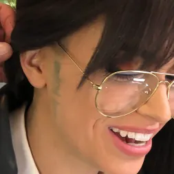 Riley Nixon en 'Evil Angel' Leigh Raven demuestra algo (Miniatura 15)