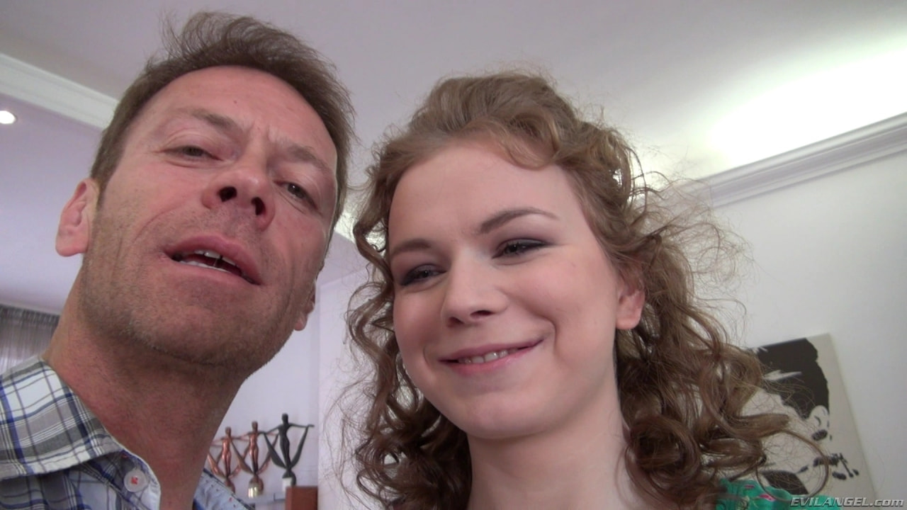 Roxana A en 'Evil Angel' Rocco Uno a Uno 2 (Miniatura 3)