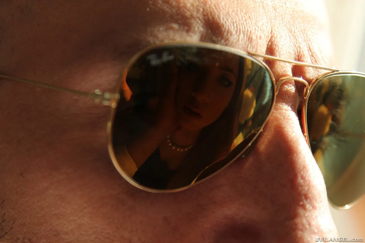 Evil Angel 'Una vista a un hueco 5' protagonizando Roxy Bell (foto 48)