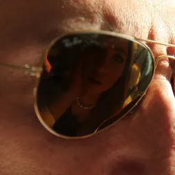 Roxy Bell in A View to a Gape 5 (Photo 48) Roxy Bell in 'Evil Angel' A View to a Gape 5 (Thumbnail 48)